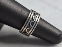 Load image into Gallery viewer, Womens Vintage Estate Sterling Silver Celtic Wave Ring 6.0g E4988