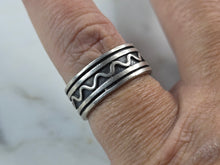 Load image into Gallery viewer, Womens Vintage Estate Sterling Silver Celtic Wave Ring 6.0g E4988