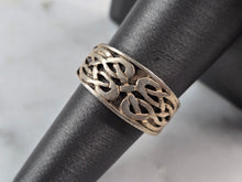 Load image into Gallery viewer, Womens Vintage Estate Sterling Silver Celtic Eternity Knot Ring 5.7g E4989