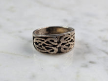 Load image into Gallery viewer, Womens Vintage Estate Sterling Silver Celtic Eternity Knot Ring 5.7g E4989
