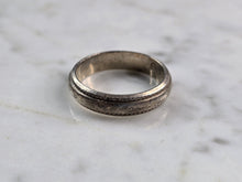 Load image into Gallery viewer, Mens Vintage Estate Sterling Silver Wedding Band Ring 4.4g E4992