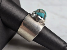 Load image into Gallery viewer, Womens Vintage Estate Sterling Silver Southwestern Turquoise Ring 12.1g E504