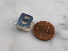 Load image into Gallery viewer, Womens Sterling Silver Initial Block Letter " B " Pendant 4.6g E5081