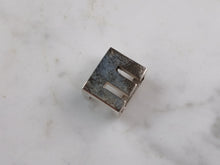 Load image into Gallery viewer, Womens Sterling Silver Initial Block Letter " E " Pendant 3.6g E5084