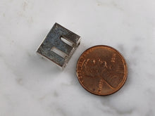 Load image into Gallery viewer, Womens Sterling Silver Initial Block Letter " E " Pendant 3.6g E5084