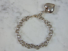 Load image into Gallery viewer, Womens Vintage Estate Sterling Silver Heart Charm Bracelet 21.9g E5123