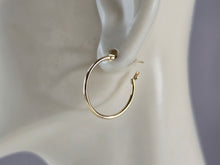 Load image into Gallery viewer, Pr Womens Vintage Estate 14K Gold Hoop Earrings, 0.4g E5137
