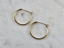 Load image into Gallery viewer, Pr Womens Vintage Estate 14K Gold Hoop Earrings, 0.4g E5137