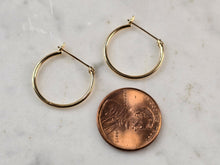 Load image into Gallery viewer, Pr Womens Vintage Estate 14K Gold Hoop Earrings, 0.4g E5137