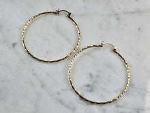 Load image into Gallery viewer, Pr Womens Vintage Estate 14K Gold Twisted Hoop Earrings, 3.9g E5140