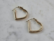 Load image into Gallery viewer, Pr Womens Vintage Estate 14K Yellow Gold Hoop Heart Earrings, 1.3g E5141