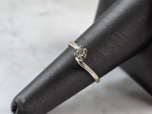 Load image into Gallery viewer, Womens Vintage Estate 18k White Gold Solitaire Diamond Ring 2.2g  E5151