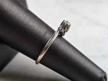 Load image into Gallery viewer, Womens Vintage Estate 18k White Gold Solitaire Diamond Ring 2.2g  E5151