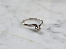 Load image into Gallery viewer, Womens Vintage Estate 18k White Gold Solitaire Diamond Ring 2.2g  E5151