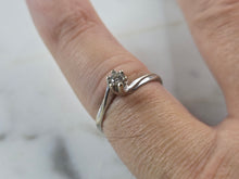Load image into Gallery viewer, Womens Vintage Estate 18k White Gold Solitaire Diamond Ring 2.2g  E5151