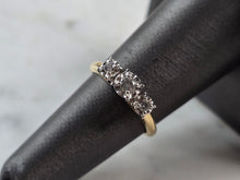 Load image into Gallery viewer, Womens Vintage Estate 10K Yellow Gold Diamond Ring 2.5g E5187