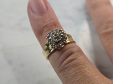 Load image into Gallery viewer, Womens Vintage Estate 10K Yellow Gold Diamond Cluster Ring 3.3g E5191