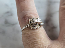 Load image into Gallery viewer, Womens Vintage Estate Sterling Silver Frog Ring 2.3g E5281