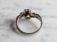 Load image into Gallery viewer, Womens Vintage Estate 10k White Gold Heart Ring 2.8g E5417