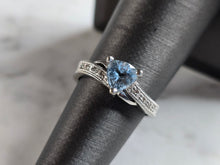Load image into Gallery viewer, Womens Vintage Estate 10K White Gold Aqua Diamond Ring 2.5g #E5420