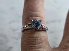 Load image into Gallery viewer, Womens Vintage Estate 10K White Gold Aqua Diamond Ring 2.5g #E5420