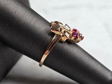Load image into Gallery viewer, Womens Vintage Estate 18K Rose Gold Diamond Ruby Bow Ring, 3.7g E5510