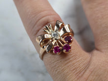 Load image into Gallery viewer, Womens Vintage Estate 18K Rose Gold Diamond Ruby Bow Ring, 3.7g E5510
