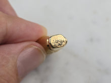 Load image into Gallery viewer, Womens Vintage Estate 14K Yellow Gold Queen Nefertiti Pendant 3.0g E5518