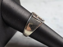 Load image into Gallery viewer, Vintage Estate Sterling Silver Cross Crest Ring 8.4g E5562