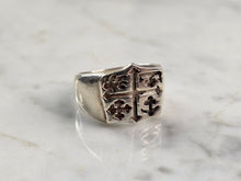 Load image into Gallery viewer, Vintage Estate Sterling Silver Cross Crest Ring 8.4g E5562