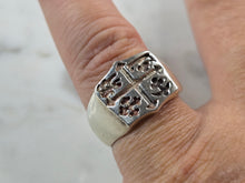 Load image into Gallery viewer, Vintage Estate Sterling Silver Cross Crest Ring 8.4g E5562