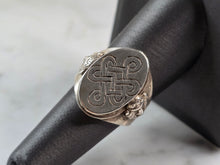 Load image into Gallery viewer, Womens Vintage Estate Sterling Silver Celtic Eternity Knot Ring 7.2g E5563