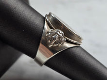 Load image into Gallery viewer, Womens Vintage Estate Sterling Silver Celtic Eternity Knot Ring 7.2g E5563