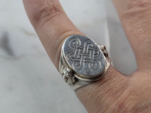 Load image into Gallery viewer, Womens Vintage Estate Sterling Silver Celtic Eternity Knot Ring 7.2g E5563