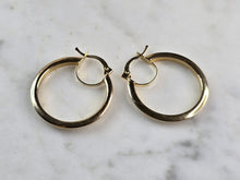Load image into Gallery viewer, Womens 14K Yellow Gold CZ Hoop Earrings, 3.3g E5580