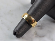 Load image into Gallery viewer, Womens Vintage Estate 14K Gold Wedding Band Ring 7.3g E5581