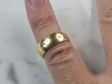 Load image into Gallery viewer, Womens Vintage Estate 14K Gold Wedding Band Ring 7.3g E5581