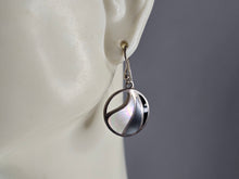 Load image into Gallery viewer, Womens Vintage Estate Sterling Silver MOP Earrings 3.0g E5590