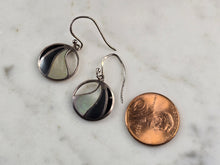 Load image into Gallery viewer, Womens Vintage Estate Sterling Silver MOP Earrings 3.0g E5590
