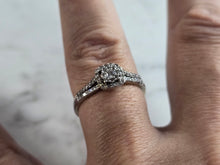 Load image into Gallery viewer, Womens Vintage Estate 14k White Gold Diamond Engagement Ring 2.3g  E5627