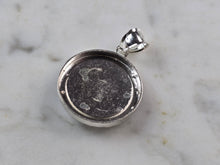 Load image into Gallery viewer, Womens Vintage Estate Sterling Silver Zodiac Leo Lion Pendant 3.5g E5684
