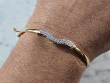 Load image into Gallery viewer, Womens Vintage Estate 18k Yellow Gold Diamond Bangle Bracelet 14.9g E5702