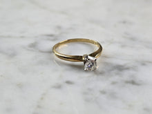 Load image into Gallery viewer, Womens Vintage Estate 18K Yellow Gold Diamond Engagement Ring 2.1g E5726