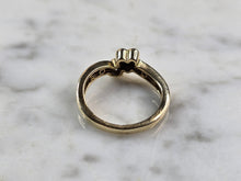 Load image into Gallery viewer, Womens Vintage Estate 10K Gold Diamond Heart Ring 2.3g E5746