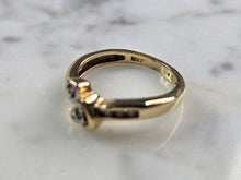 Load image into Gallery viewer, Womens Vintage Estate 10K Gold Diamond Heart Ring 2.3g E5746