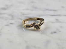 Load image into Gallery viewer, Womens Vintage Estate 10K Gold Diamond Heart Ring 2.3g E5746