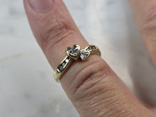 Load image into Gallery viewer, Womens Vintage Estate 10K Gold Diamond Heart Ring 2.3g E5746