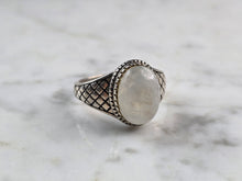 Load image into Gallery viewer, Womens Vintage Estate Sterling Silver Modernist Moonstone Ring 5.5g E5789