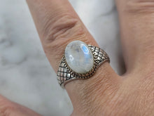 Load image into Gallery viewer, Womens Vintage Estate Sterling Silver Modernist Moonstone Ring 5.5g E5789