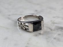 Load image into Gallery viewer, Mens Sterling Silver Modernist Onyx Fleur De Lis Ring 4.4g E5836